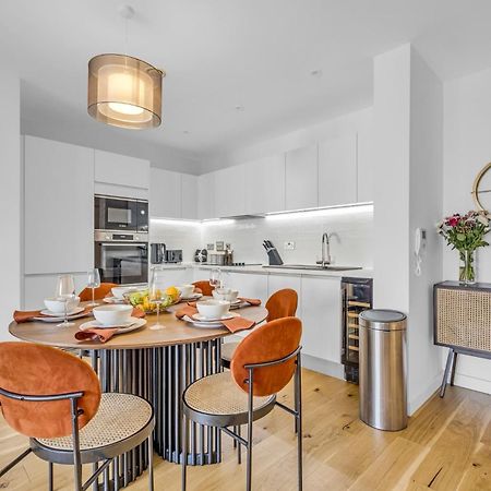 Luxurious & Glamorous Centrally Located 2 Bedroom 2 Bathroom Apartment - Central Birmingham - Secure Parking - Netflix Bagian luar foto