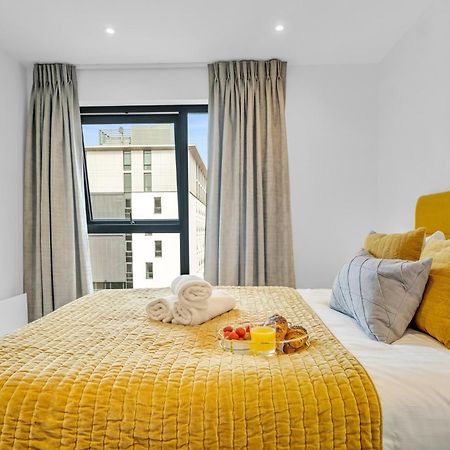 Luxurious & Glamorous Centrally Located 2 Bedroom 2 Bathroom Apartment - Central Birmingham - Secure Parking - Netflix Bagian luar foto
