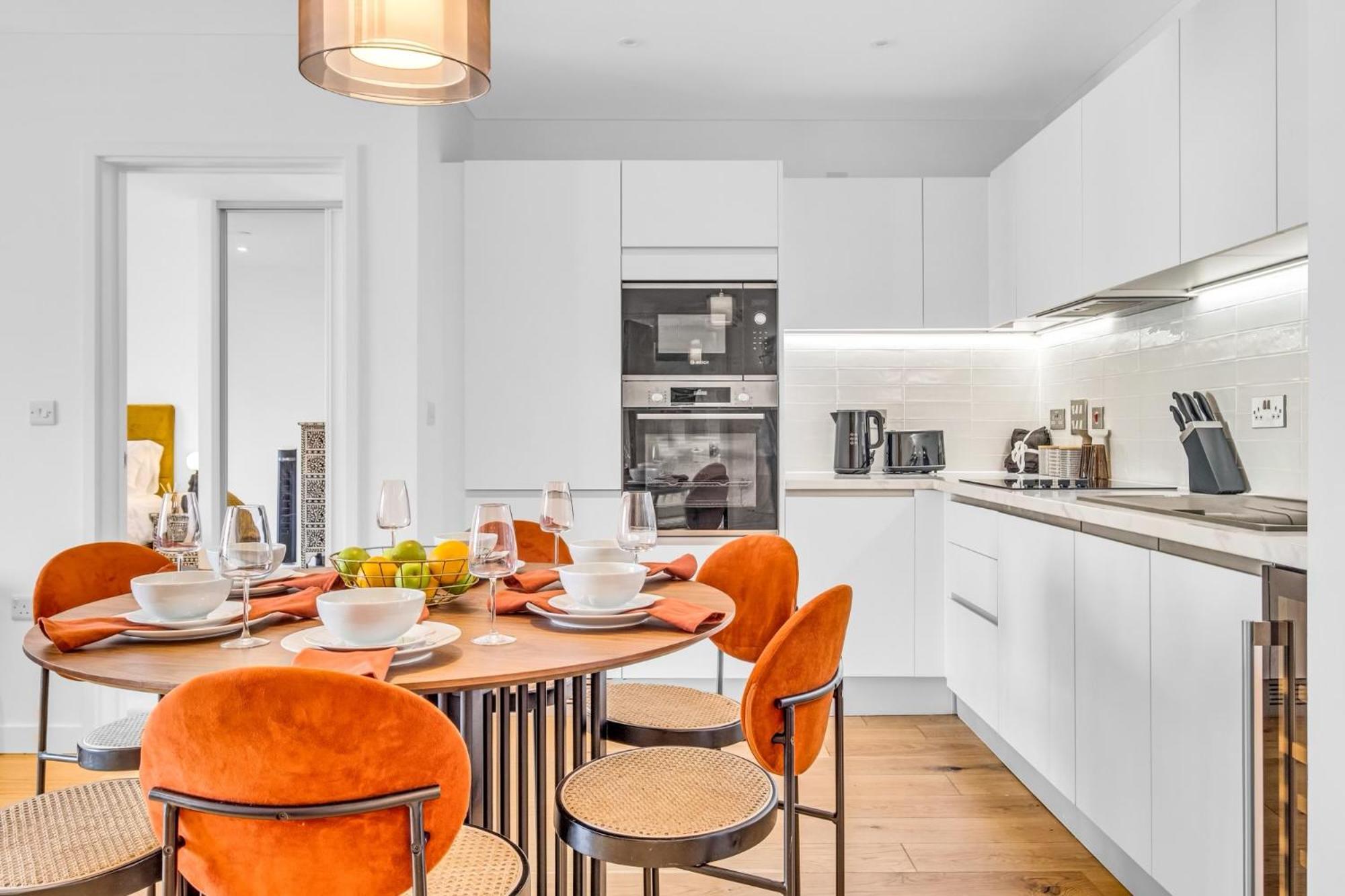 Luxurious & Glamorous Centrally Located 2 Bedroom 2 Bathroom Apartment - Central Birmingham - Secure Parking - Netflix Bagian luar foto