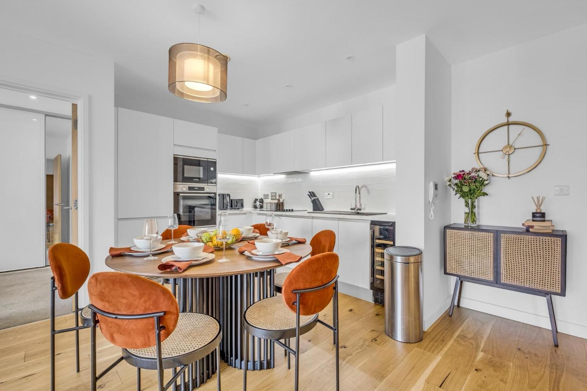 Luxurious & Glamorous Centrally Located 2 Bedroom 2 Bathroom Apartment - Central Birmingham - Secure Parking - Netflix Bagian luar foto