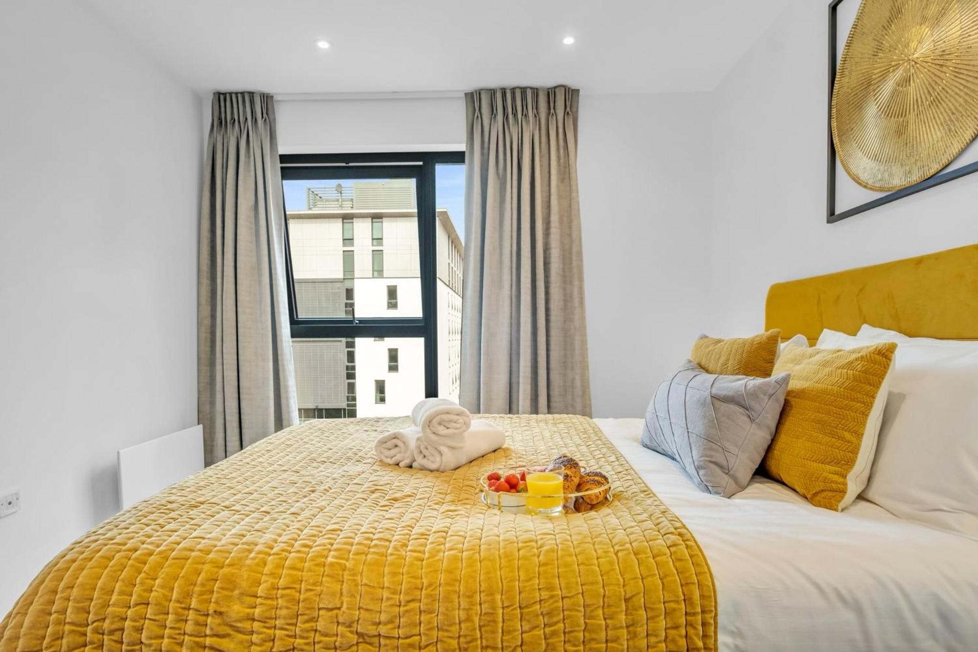 Luxurious & Glamorous Centrally Located 2 Bedroom 2 Bathroom Apartment - Central Birmingham - Secure Parking - Netflix Bagian luar foto