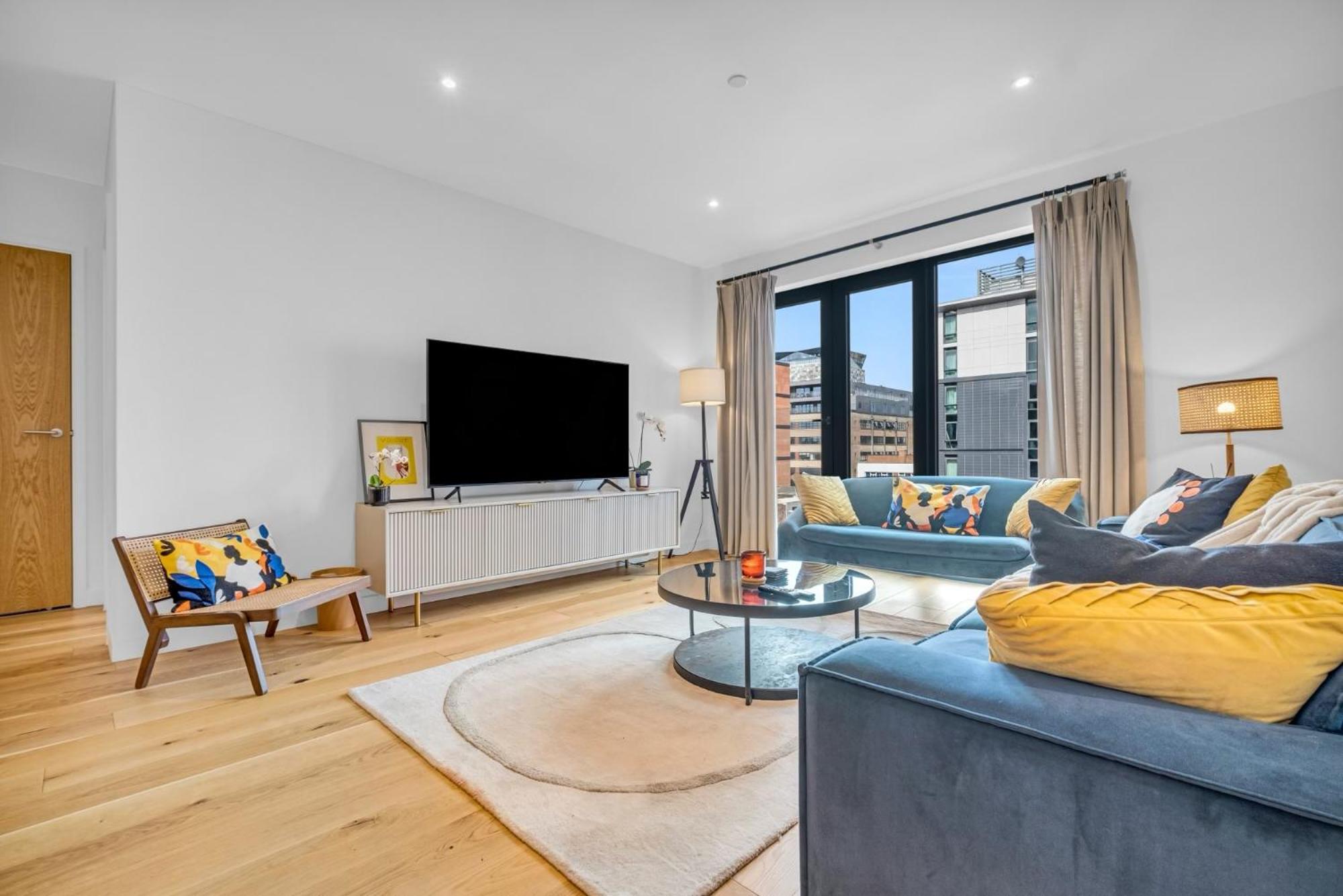 Luxurious & Glamorous Centrally Located 2 Bedroom 2 Bathroom Apartment - Central Birmingham - Secure Parking - Netflix Bagian luar foto