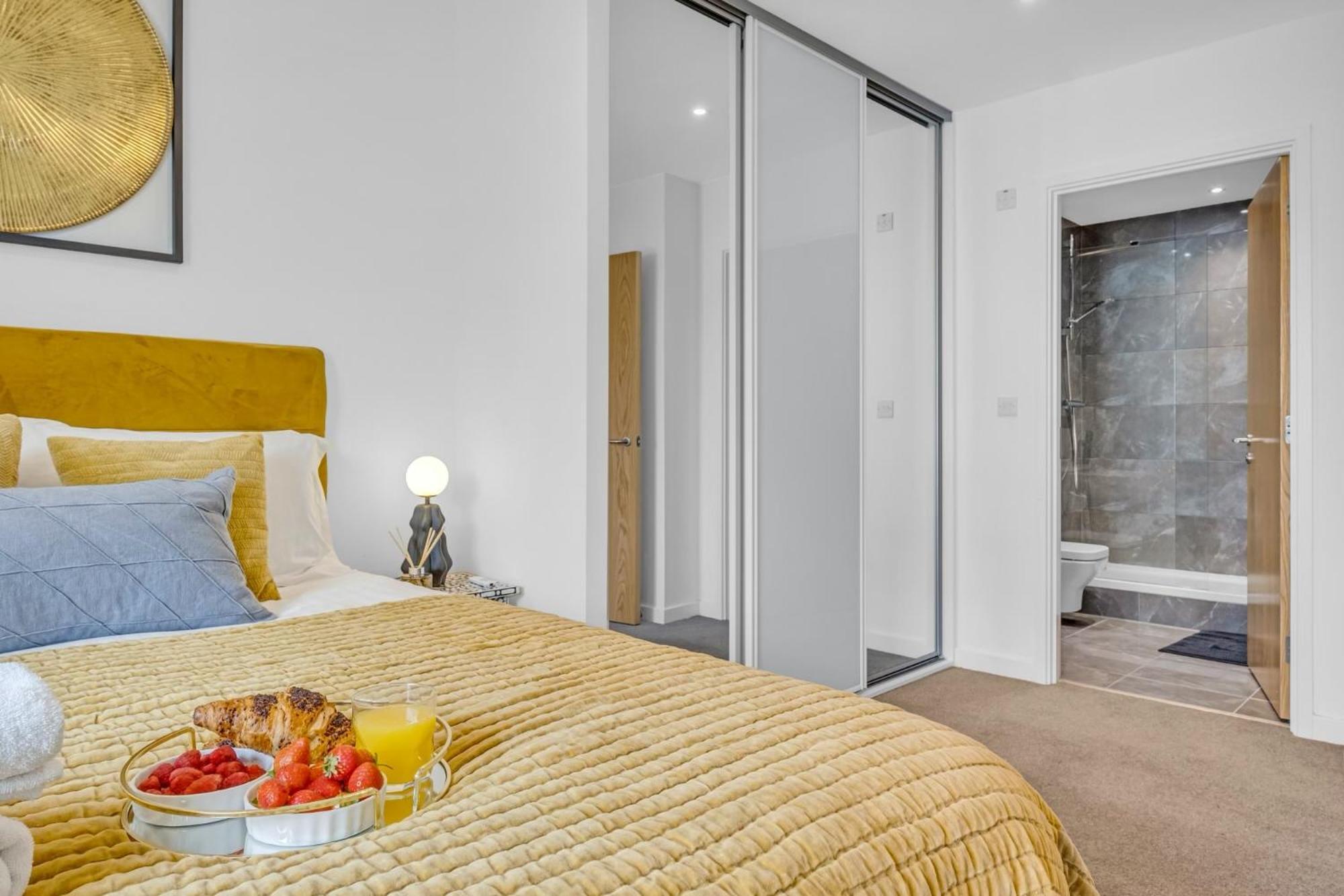 Luxurious & Glamorous Centrally Located 2 Bedroom 2 Bathroom Apartment - Central Birmingham - Secure Parking - Netflix Bagian luar foto
