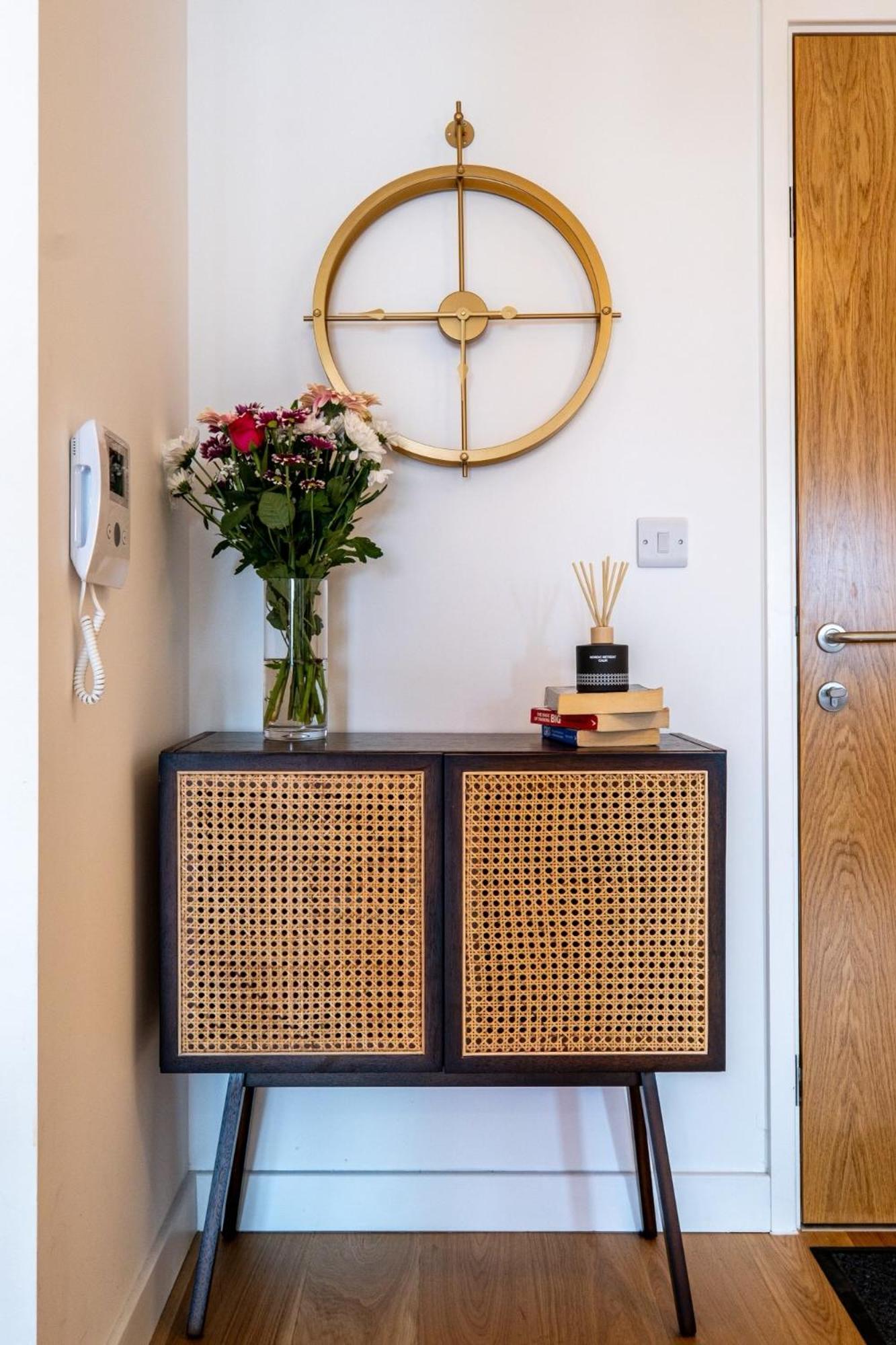 Luxurious & Glamorous Centrally Located 2 Bedroom 2 Bathroom Apartment - Central Birmingham - Secure Parking - Netflix Bagian luar foto