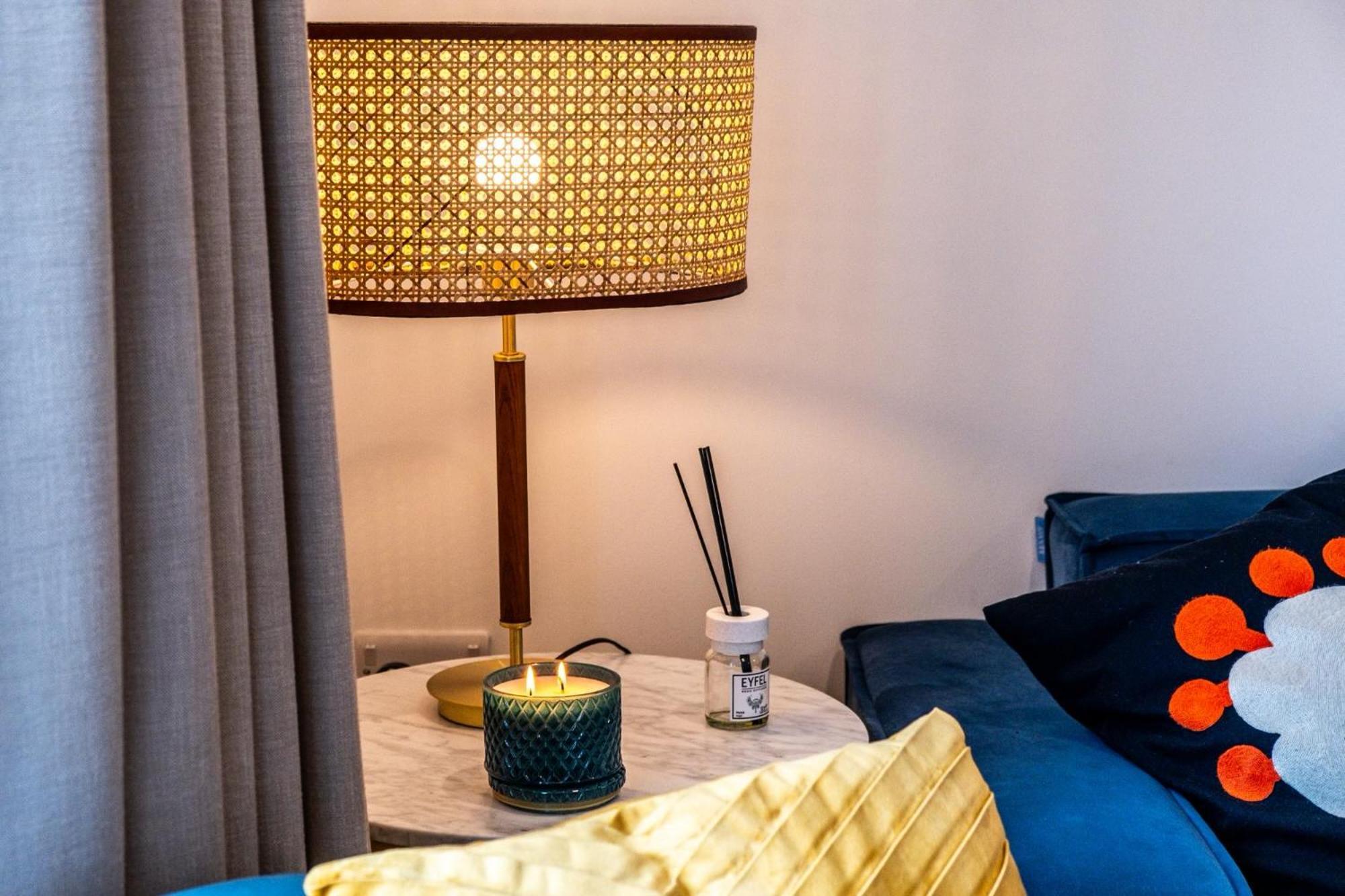 Luxurious & Glamorous Centrally Located 2 Bedroom 2 Bathroom Apartment - Central Birmingham - Secure Parking - Netflix Bagian luar foto